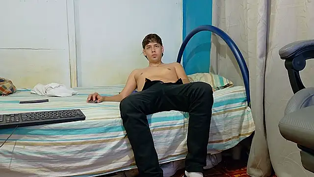 Snapshot of zackmontieel chatting on November 2025 10:18:02 AM zackmontieel online show from November 2025 10:18:02 AM