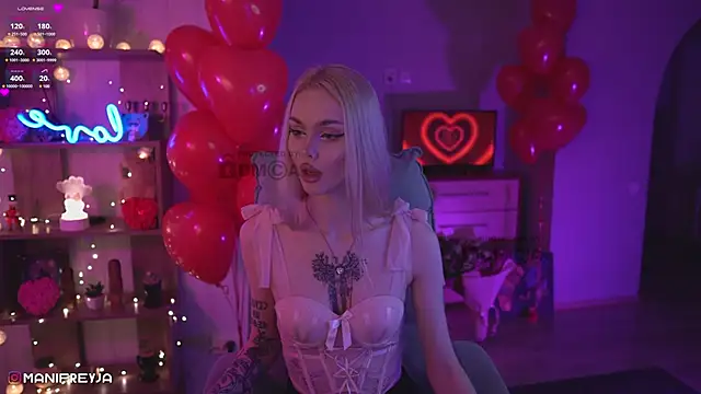 ManiFreyja online show from February 2025 07:54:02 PM