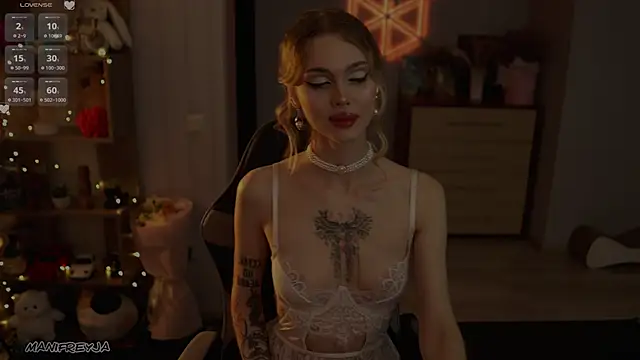 ManiFreyja online show from October 2025 05:22:02 PM