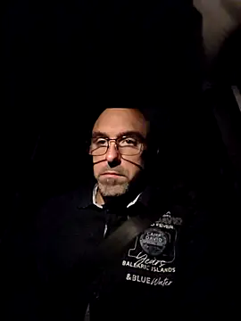 Snapshot of Crosss-23cm chatting on November 2025 08:40:02 PM Crosss-23cm online show from November 2025 08:40:02 PM