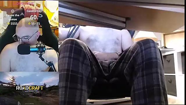 Snapshot of Crosss-23cm chatting on December 2025 06:24:02 PM Crosss-23cm online show from December 2025 06:24:02 PM