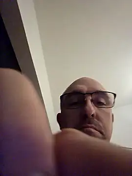 Snapshot of Crosss-23cm chatting on January 2026 08:54:02 PM Crosss-23cm online show from January 2026 08:54:02 PM