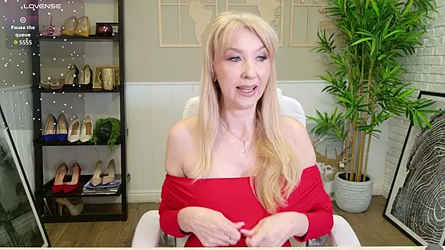 LadyLeea online show from May 2026 05:04:01 AM