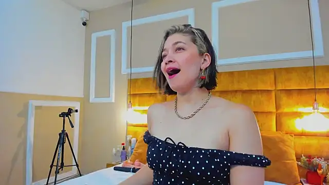 Snapshot of adarussell chatting on December 2025 02:11:01 PM adarussell online show from December 2025 02:11:01 PM