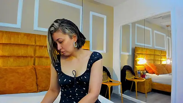 Snapshot of adarussell chatting on December 2025 02:01:02 PM adarussell online show from December 2025 02:01:02 PM