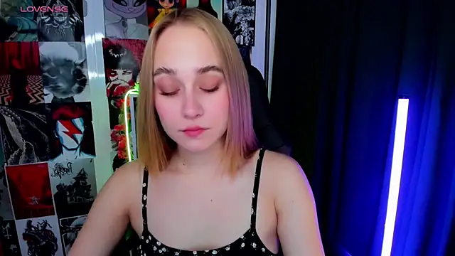 LianaBright online show from October 2025 02:15:01 AM