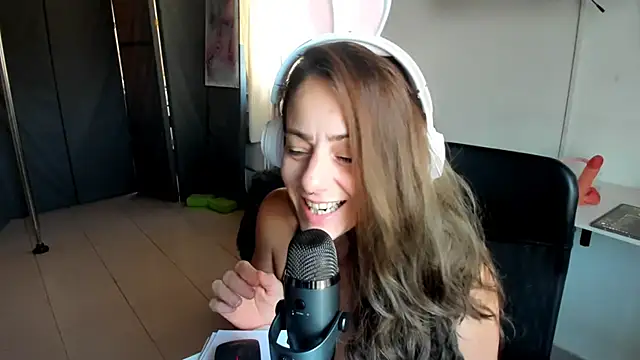 Snapshot of jessiburningheels chatting on February 2025 10:17:02 AM jessiburningheels online show from February 2025 10:17:02 AM