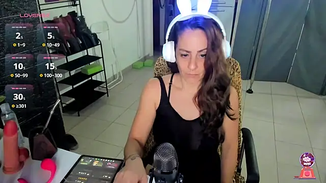 Snapshot of jessiburningheels chatting on February 2025 10:28:02 AM jessiburningheels online show from February 2025 10:28:02 AM