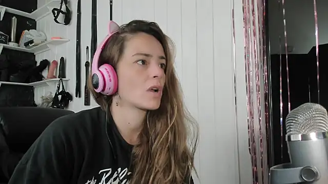 Snapshot of jessiburningheels chatting on November 2025 12:27:02 PM jessiburningheels online show from November 2025 12:27:02 PM