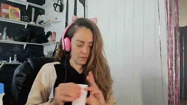 Snapshot of jessiburningheels chatting on November 2025 10:14:01 AM jessiburningheels online show from November 2025 10:14:01 AM