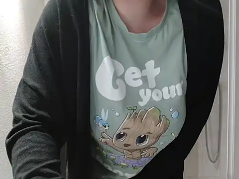 Snapshot of Lauzo21 chatting on April 2026 05:41:02 AM Lauzo21 online show from April 2026 05:41:02 AM