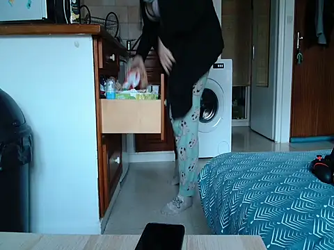 Snapshot of Lauzo21 chatting on April 2026 05:38:01 AM Lauzo21 online show from April 2026 05:38:01 AM