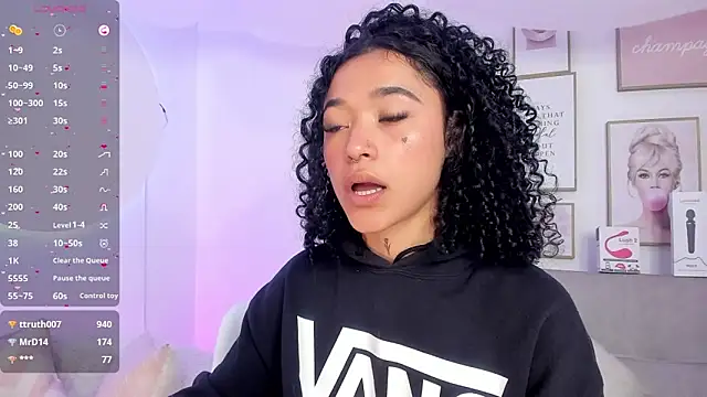 Crystal Dluna online show from January 2025 06:49:01 PM