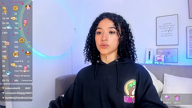 Crystal Dluna online show from February 2025 03:52:02 PM