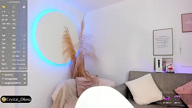 Crystal Dluna online show from March 2025 12:28:01 PM