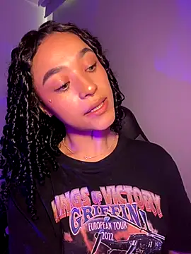 Crystal Dluna online show from September 2025 09:29:02 PM