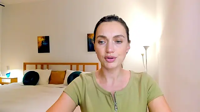 Snapshot of LovelyeeMia chatting on December 2024 05:00:01 PM LovelyeeMia online show from December 2024 05:00:01 PM