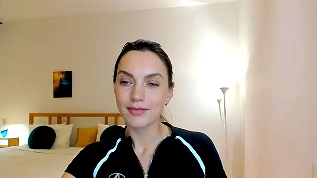 Snapshot of LovelyeeMia chatting on December 2024 03:00:02 PM LovelyeeMia online show from December 2024 03:00:02 PM