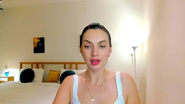 Snapshot of LovelyeeMia chatting on December 2024 07:37:02 PM LovelyeeMia online show from December 2024 07:37:02 PM