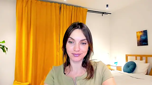 Snapshot of LovelyeeMia chatting on December 2024 07:43:01 PM LovelyeeMia online show from December 2024 07:43:01 PM