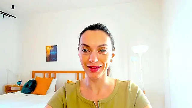 Snapshot of LovelyeeMia chatting on December 2024 06:35:01 AM LovelyeeMia online show from December 2024 06:35:01 AM