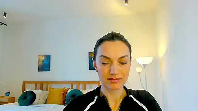 Snapshot of LovelyeeMia chatting on December 2024 07:58:02 AM LovelyeeMia online show from December 2024 07:58:02 AM