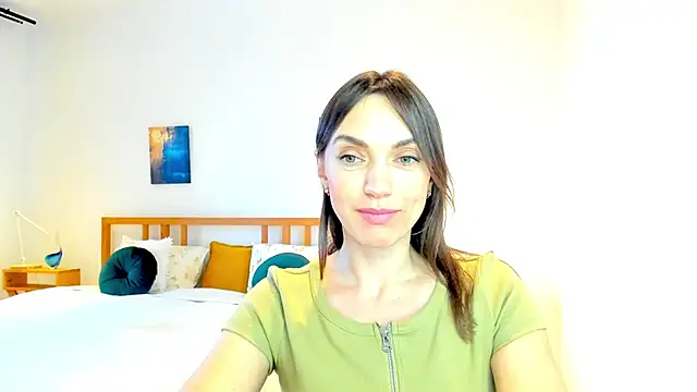 Snapshot of LovelyeeMia chatting on December 2024 12:18:02 PM LovelyeeMia online show from December 2024 12:18:02 PM