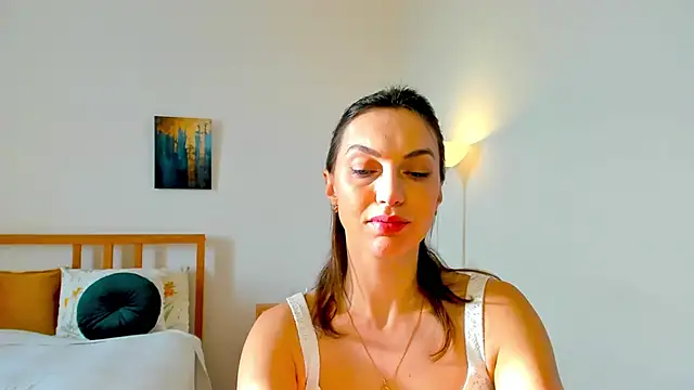 Snapshot of LovelyeeMia chatting on December 2024 07:40:01 AM LovelyeeMia online show from December 2024 07:40:01 AM