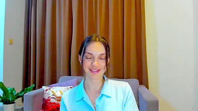 Snapshot of LovelyeeMia chatting on October 2025 11:47:01 AM LovelyeeMia online show from October 2025 11:47:01 AM