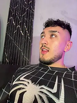 Snapshot of Zionmattis chatting on April 2026 12:59:01 AM Zionmattis online show from April 2026 12:59:01 AM