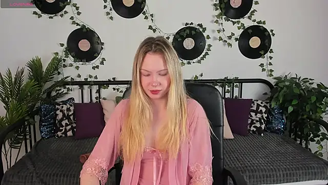 Snapshot of AnnAbbey chatting on March 2025 03:08:01 AM AnnAbbey online show from March 2025 03:08:01 AM