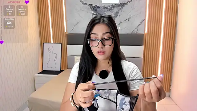 Alyssapark online show from November 2025 07:14:01 PM