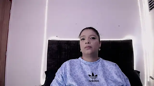 Nicol Love0 online show from May 2026 01:18:02 PM