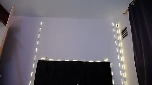 Nicol Love0 online show from May 2026 01:27:01 PM