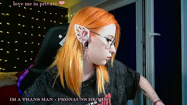 Snapshot of Honelin chatting on January 2025 04:04:02 PM Honelin online show from January 2025 04:04:02 PM