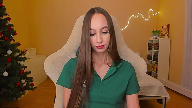 Snapshot of your_emily_ chatting on January 2025 11:21:02 PM your emily online show from January 2025 11:21:02 PM