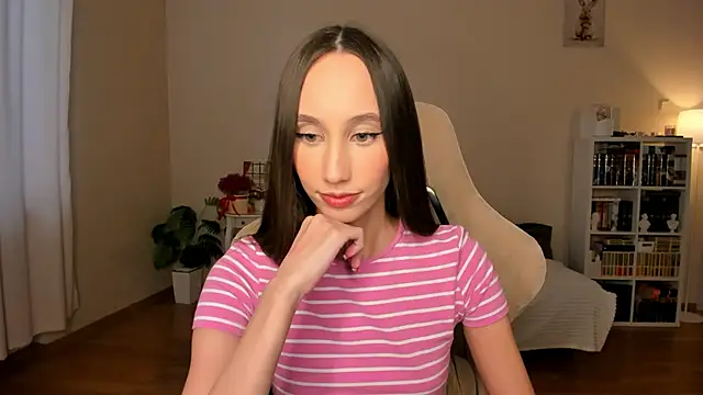 Snapshot of your_emily_ chatting on February 2026 01:33:02 PM your emily online show from February 2026 01:33:02 PM