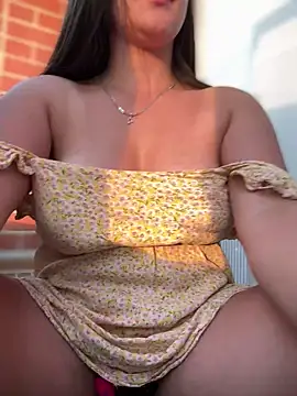 Snapshot of AhriCutte chatting on March 2025 10:44:01 PM AhriCutte online show from March 2025 10:44:01 PM