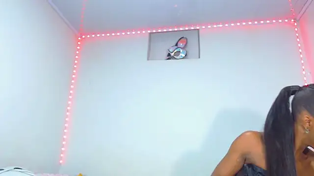 Snapshot of JessicaEbony chatting on January 2025 01:05:02 AM JessicaEbony online show from January 2025 01:05:02 AM