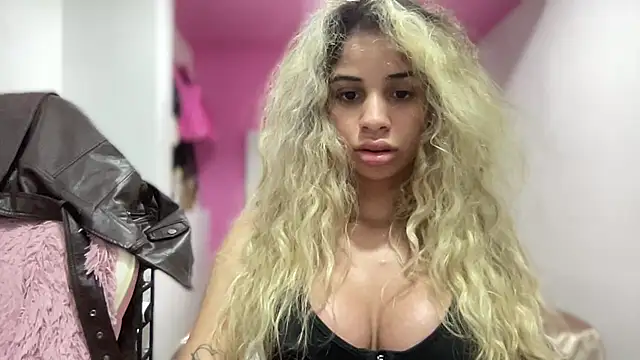 Snapshot of Susandolls chatting on January 2026 02:03:01 AM Susandolls online show from January 2026 02:03:01 AM