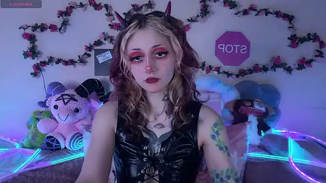 Snapshot of _Devill_Baby chatting on May 2026 05:20:02 PM Devill Baby online show from May 2026 05:20:02 PM