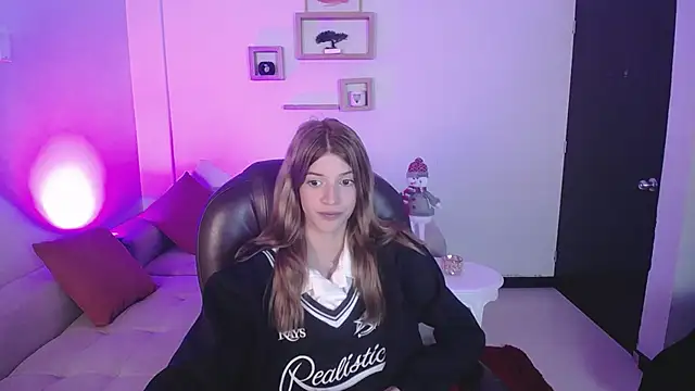 Snapshot of Nora_Vennucci chatting on December 2024 10:47:02 PM Nora Vennucci online show from December 2024 10:47:02 PM