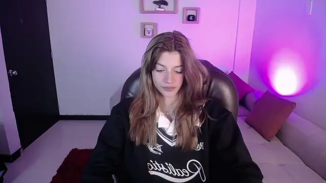 Snapshot of Nora_Vennucci chatting on December 2024 07:53:02 PM Nora Vennucci online show from December 2024 07:53:02 PM