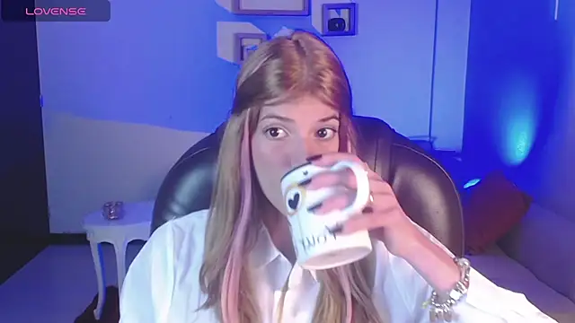 Snapshot of Nora_Vennucci chatting on January 2025 07:56:02 PM Nora Vennucci online show from January 2025 07:56:02 PM