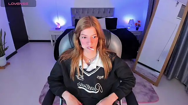 Snapshot of Nora_Vennucci chatting on March 2025 07:24:02 PM Nora Vennucci online show from March 2025 07:24:02 PM