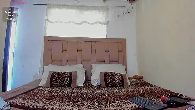 Snapshot of stepcouple_XXX chatting on March 2026 01:05:01 PM stepcouple XXX online show from March 2026 01:05:01 PM