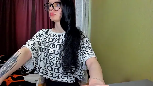 Snapshot of Hi_Kitti chatting on March 2025 10:51:01 AM Hi Kitti online show from March 2025 10:51:01 AM