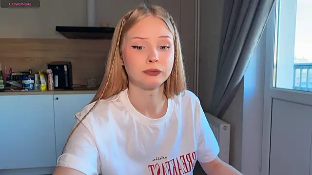 lisa barbie online show from March 2026 03:37:02 PM