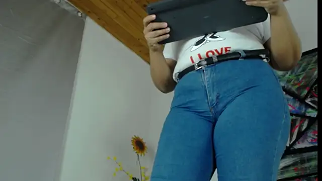 Iivana 19 online show from February 2025 04:03:02 PM