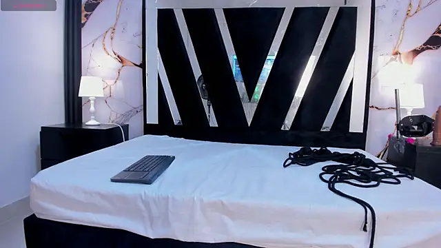 KarinaSimonz online show from September 2025 07:48:01 PM